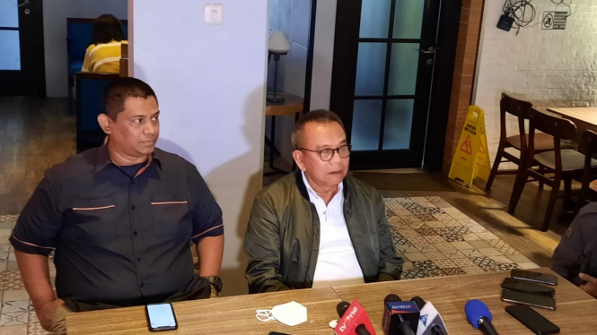 M Taufik (Kanan) Memberi Keterangan Pers Usai Dipecat dari Partai Gerindra