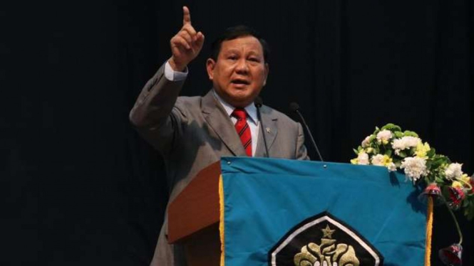 Menteri Pertahanan Prabowo Subianto menyampaikan orasi ilmiah di hadapan para wisadawan Universitas Pancasila, Jakarta, Selasa, 7 Juni 2022.