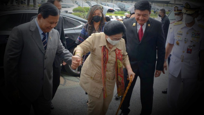 VIVA Militer: Letjen TNI Prabowo dan Megawati di Unhan.