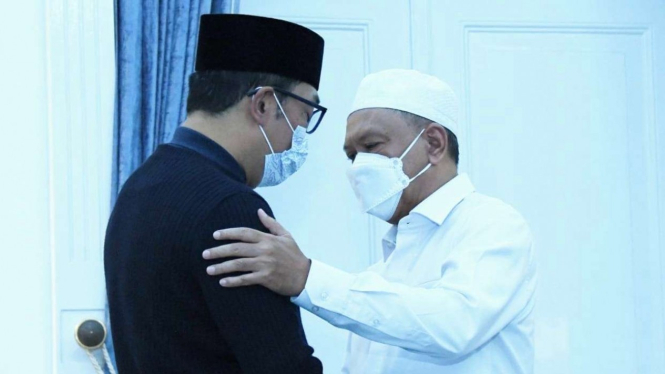 Menpora Zainudin Amali takziah ke rumah Gubernur Jabar Ridwan Kamil.