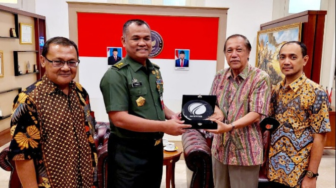 Ketua umum Lembaga Kajian Nawacita (LKN) Samsul Hadi bertemu dan Kepala Badan Diklat Kemenhan Mayjen TNI Tandyo Budi Revita