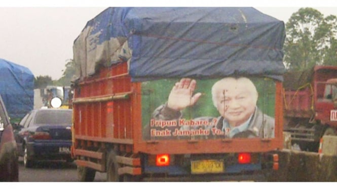 slogan Soeharto di truk