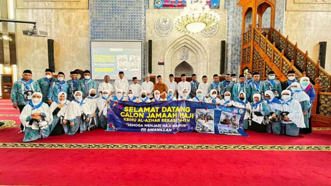Jemaah Calon Haji Kelompok Ibadah Haji dan Umroh (KBIHU) Al Azhar Bekasi