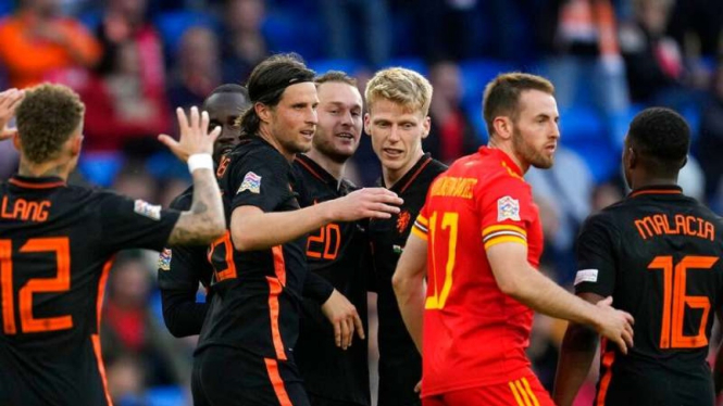 Gelandang Belanda, Teun Koopmeiners rayakan gol.