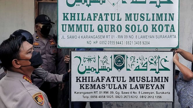 Papan nama markas Khilafatul Muslimin wilayah Kota Solo yang dipasang di salah s