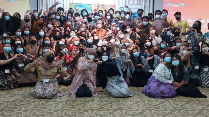 80 pelajar Indonesia ikut pertukaran pelajar ke AS berfoto bersama Dubes AS