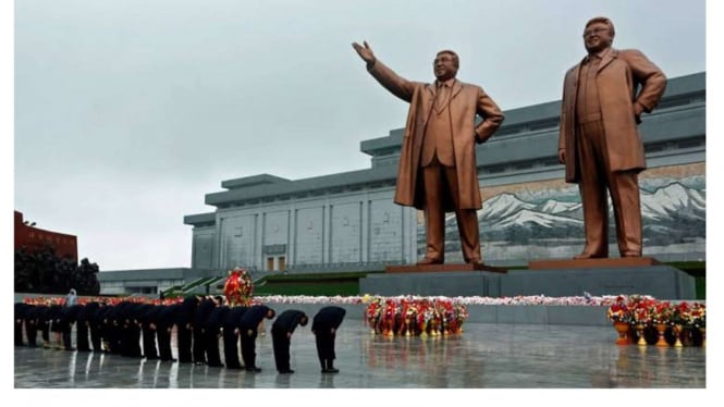 Patung Kim Jong Il di Korea Utara 
