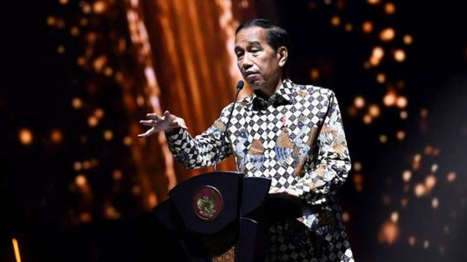 Presiden Joko Widodo saat menghadiri Perayaan 50 Tahun Himpunan Pengusaha Muda Indonesia (Hipmi) Tahun 2022 yang digelar di Plenary Hall, Jakarta Convention Centre, Jakarta, Jumat, 10 Juni 2022.
