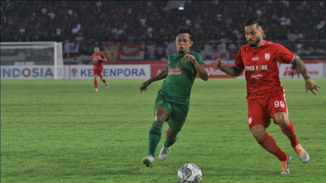 Pertandingan Persis Solo vs PSS Sleman di Piala Presiden 2022.