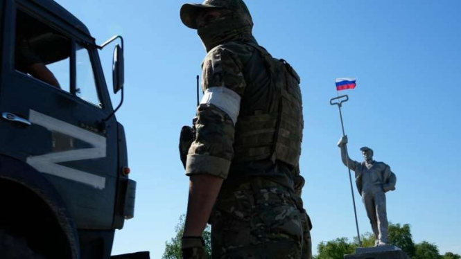 Perang Rusia-Ukraina: Truk tentara Rusia terlihat di Ukraina Timur