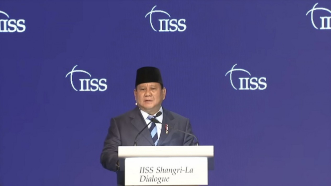 Menhan Prabowo Subianto berbicara di forum dialog IISS Shangri-La ke-19