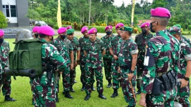 VIVA Militer: Pangdam Kasuari Mayjen TNI Gabriel Lema kunjungi Brigif 3 Marinir