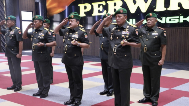 VIVA Militer: KSAD Dudung pimpin Sertijab 4 Pejabat Penting TNI Angkatan Darat