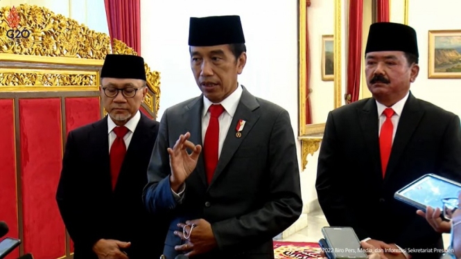 Presiden Jokowi bersama Mendag Zulkifli Hasan dan Menteri ATR Hadi Tjahjanto