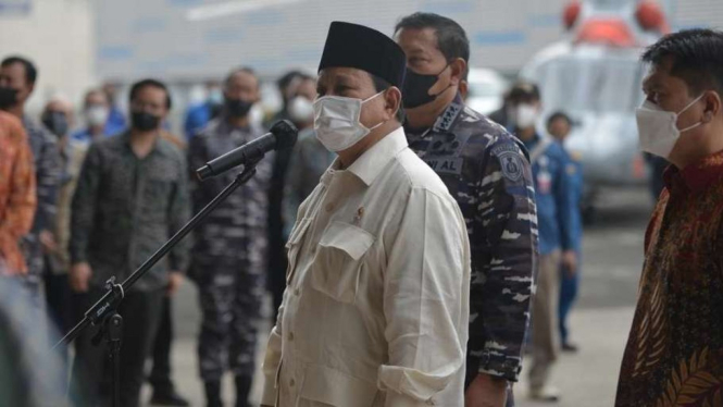 Menteri Pertahanan Prabowo Subianto di PTDI