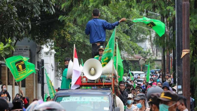 Aksi unjuk rasa di depan kantor DPP PPP