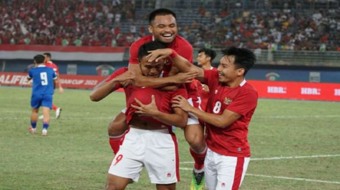 Timnas Indonesia rayakan gol ke gawang Nepal
