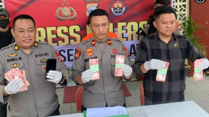 Polisi Rilis Kasus Pengungkapan Uang Palsu di Kota Makassar. 