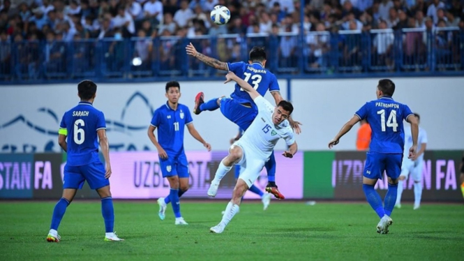 Timnas Thailand melawan Uzbekistan