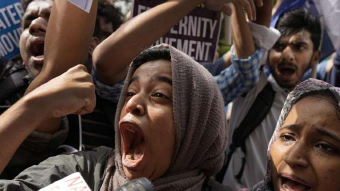 Pelajar Muslim India protes atas persekusi dan penghancuran rumah-rumah Muslim