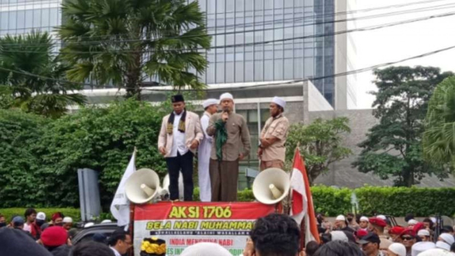 Massa aksi bela Nabi Muhammad SAW tiba di Kedubes India, Jumat, 17 Juni 2022.