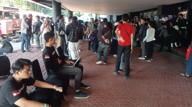 Kepadatan Orang untuk Menonton One Pride MMA di Tenis Indoor Senayan