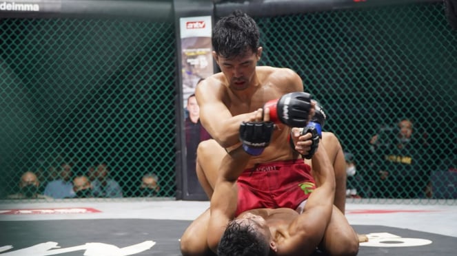 Mario Satya Wirawan Kalahkan Alfiandi di Fight Night 59 One Pride MMA