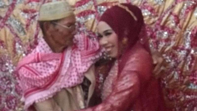 Kakek 90 tahun di Kolaka Utara nikahi perempuan 28 tahun jadi viral