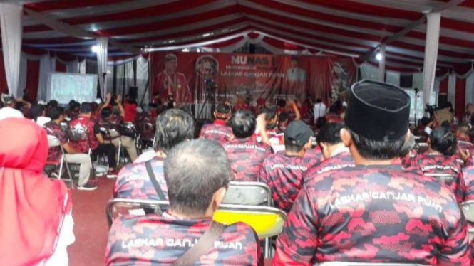 Musyawarah nasional pertama Laskar Ganjar Puan di Istana Gebang, Kota Blitar, Jawa Timur, Minggu, 19 Juni 2022, merekomendasikan nama Ganjar Pranowo dan Puan Maharani dalam pemilu 2024.