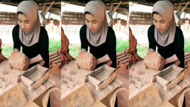  Viral Wanita Cantik Jadi Tukang Batu Bata  