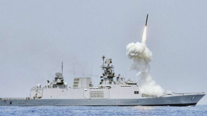 VIVA Militer: Kapal perang Rusia tembakan rudal jelajah 3M-54 Kalibr