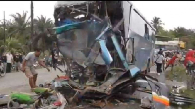 Kondisi bus mengalami kecelakaan di Labusel, Sumut