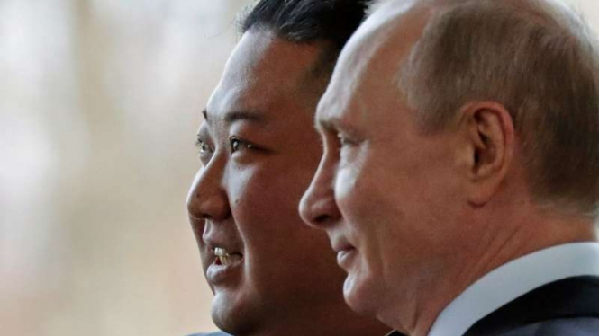 Kim Jong-un dan Vladimir Putin saat bertemu di Vladivostok, Rusia tahun 2019