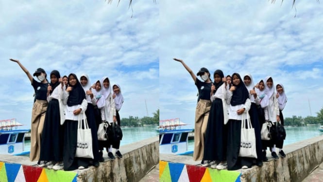 Amanda bersama siswa Madrasah Takmiliyah Al-Falah di Kelurahan Pulau Kelapa, Kepulauan Seribu