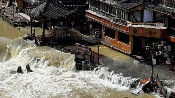 Banjir di Kota Feng Huang, Provinsi Hunan China pada 4 Juni 2022