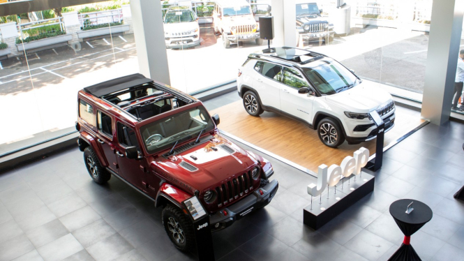 Diler baru Jeep di Surabaya.