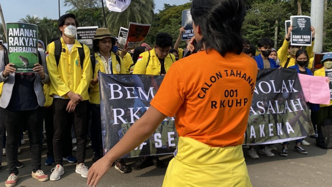 Demo mahasiswa menolak RKHUP