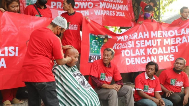 Kader PKB merah cukur gundul syukuri koalisi dengan Gerindra.