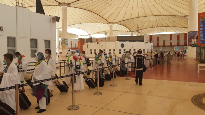 Jemaah haji Kloter 27 Jakarta jalur fast track di Bandara Jeddah