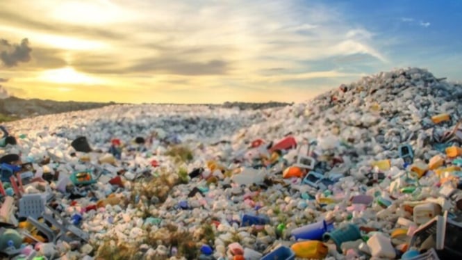 Tumpukan Sampah yang Semakin Meninggi, Source: Shutterstock