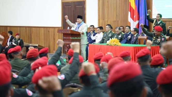 VIVA Militer: Menhan RI Prabowo di Markas Special Forces Command Kamboja
