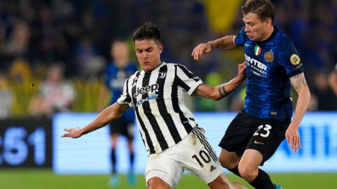 Paulo Dybala (kiri)