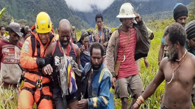 Evakuasi korban kecelakaan pesawat Susi Air di Papua