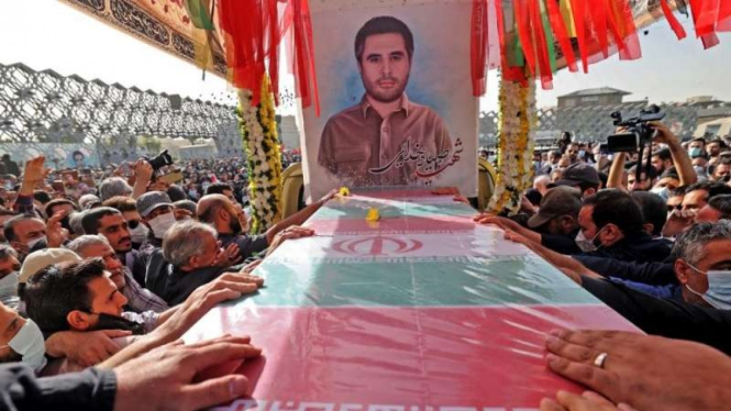 VIVA Militer: Pemakaman ahli nuklir Iran, Ehsan Ghad Beigi