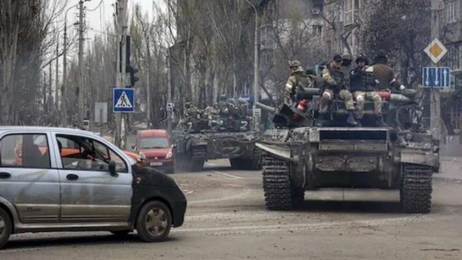 VIVA Militer: Pasukan militer Rusia memasuki wilayah Luhansk, Ukraina