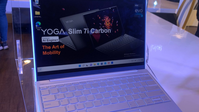 Laptop Lenovo Yoga Slim 7i Carbon.