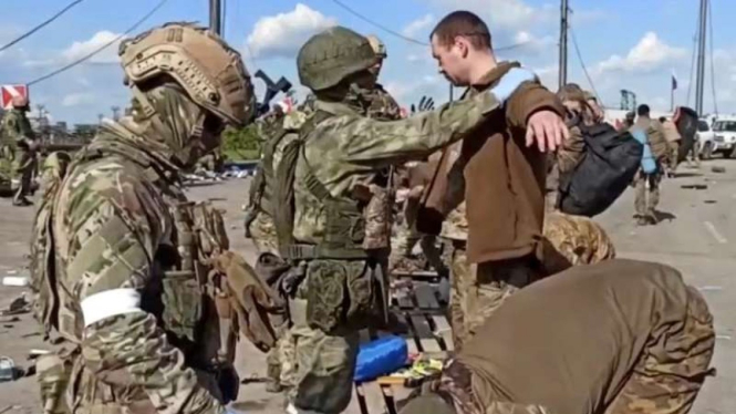 VIVA Militer: Tentara Ukraina menyerahkan diri pada pasukan Rusia