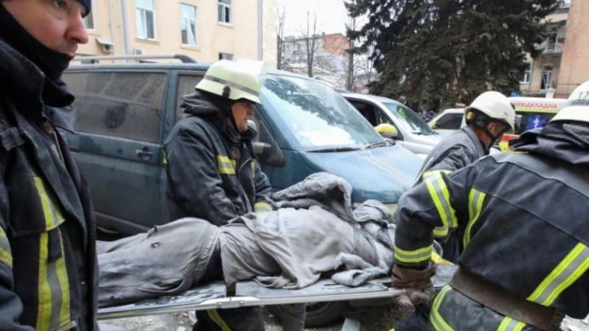 VIVA Militer: Proses evakuasi jenazah warga sipil Ukraina di Kharkiv