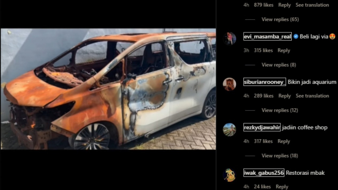Mobil Via Vallen yang Terbakar