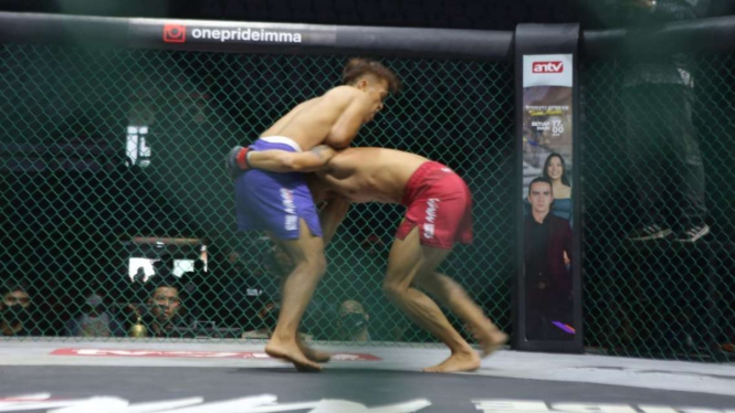 Armando Tambariki vs Irfan Aruan di Fight Night 59 One Pride MMA